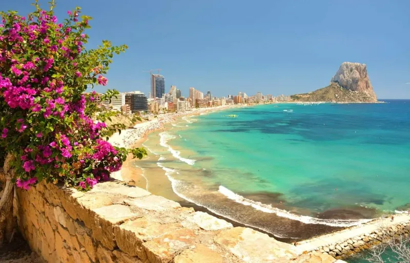 Plage de Calpe et Peñón de Ifach sur la Costa Blanca