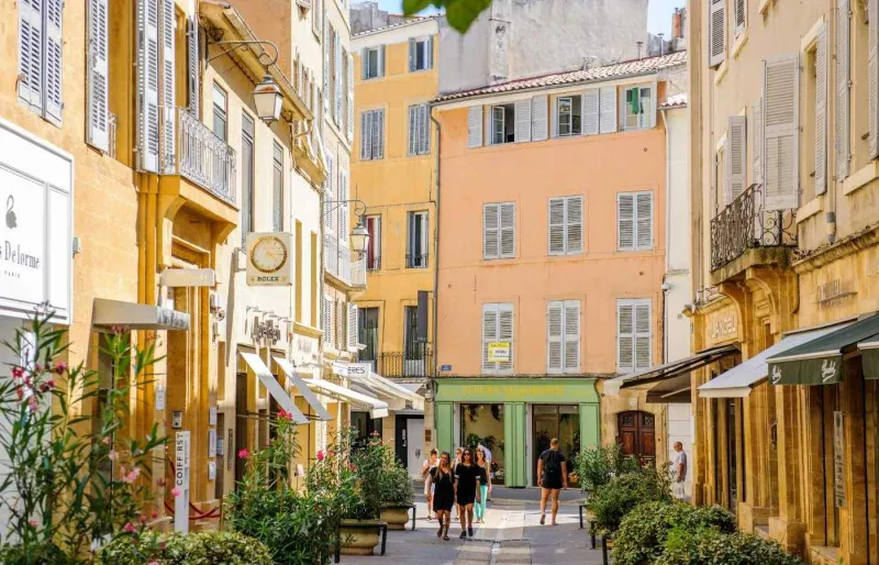 Rue piétonne du centre-ville d’Aix-en-Provence