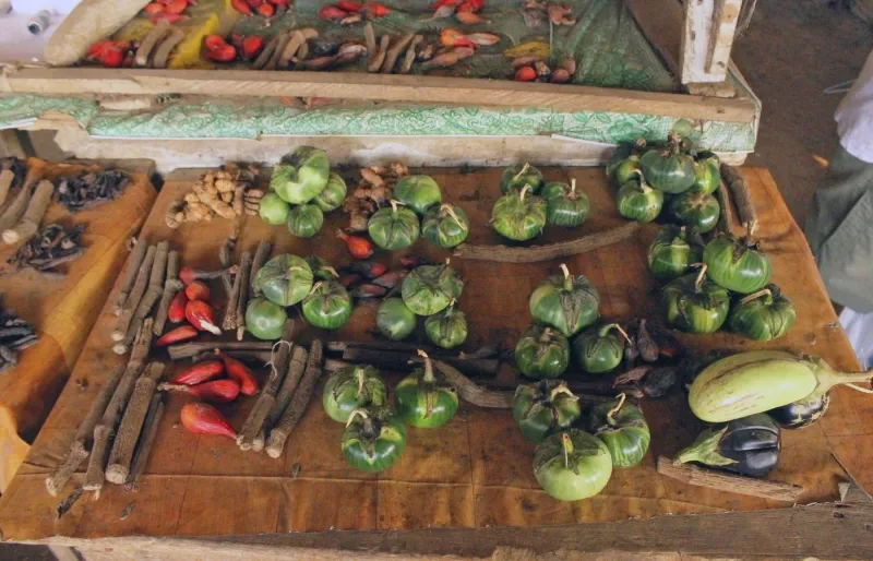 Étal de fruits et produits tropicaux à São Tomé et Príncipe