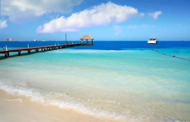 Playa Langosta à Cancún et ses eaux turquoise peu profondes