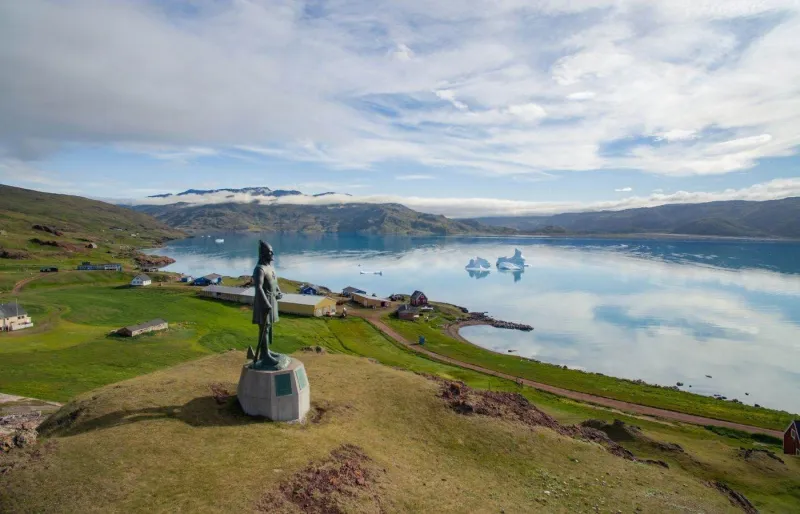 Statue de Leif Erikson dominant Qassiarsuk dans le sud du Groenland