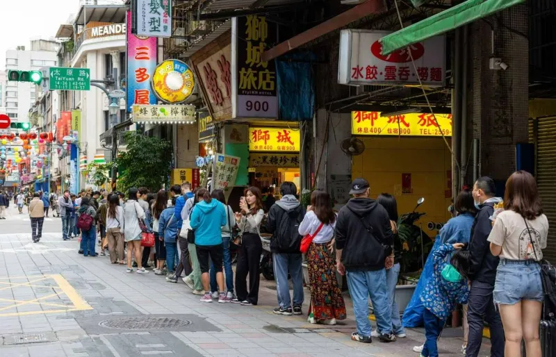 File d’attente devant un restaurant très prisé à Taïwan