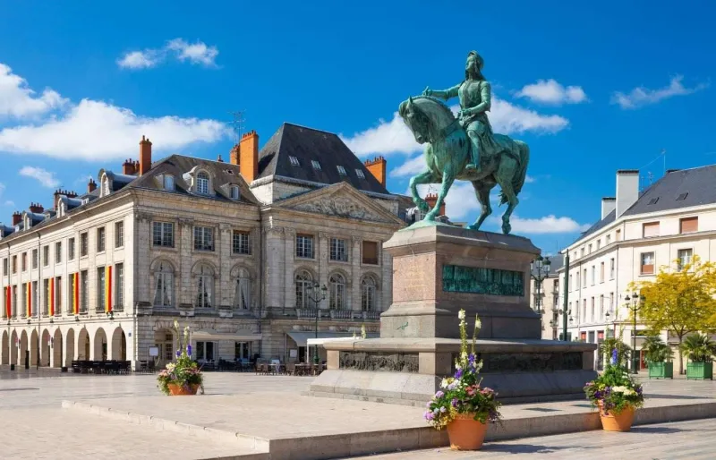 Statue de Jeanne d’Arc sur la place du Martroi à Orléans