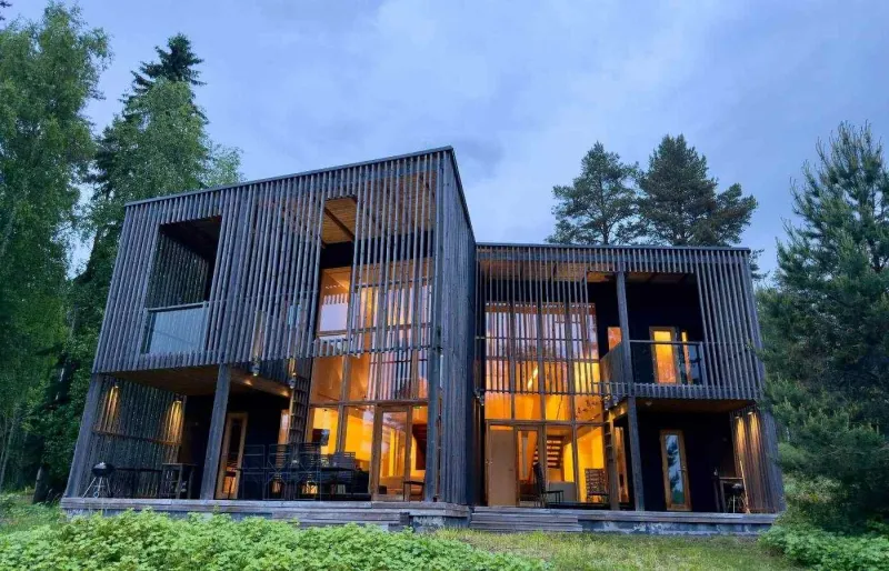 Villa contemporaine en bois du Saimaanranta Resort en Finlande