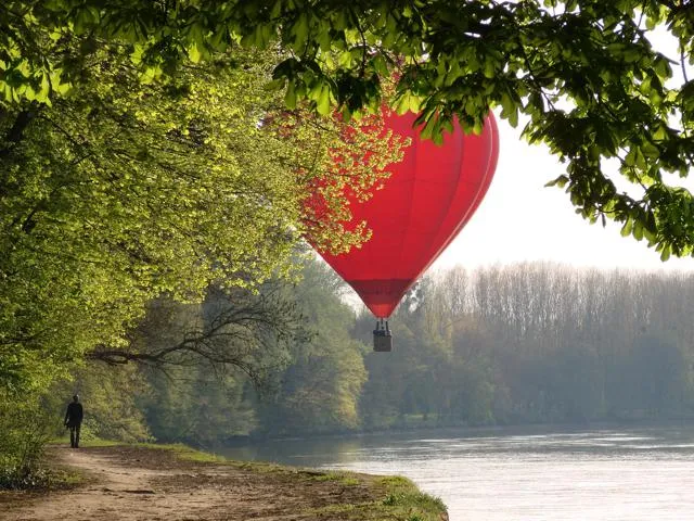 La MontgolfiÃ¨re est le moyen le plus romantique pour dÃ©couvrir la VallÃ©e de la Loire. 