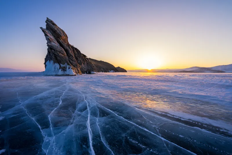 Lever de soleil sur le lac BaÃ¯kal