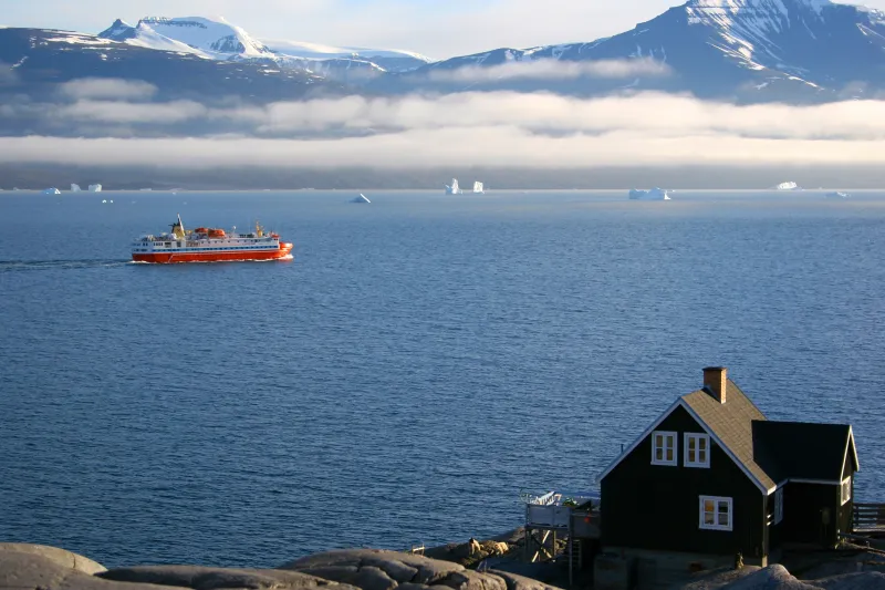 Admirer le Groenland bien au chaud, depuis votre bateau. Admirer le Groenland bien au chaud, depuis votre bateau.