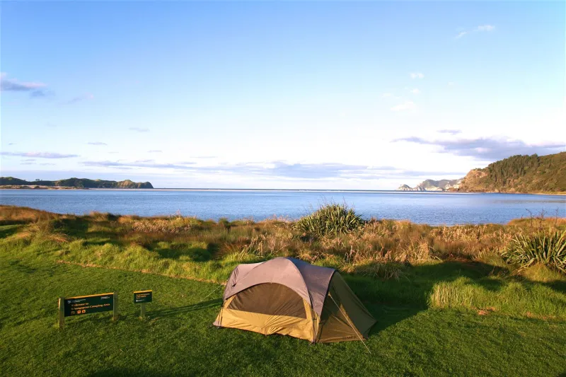 Camping avec vue sur la mer Ã  Great Barrier Island, prÃ¨s dâAuckland 