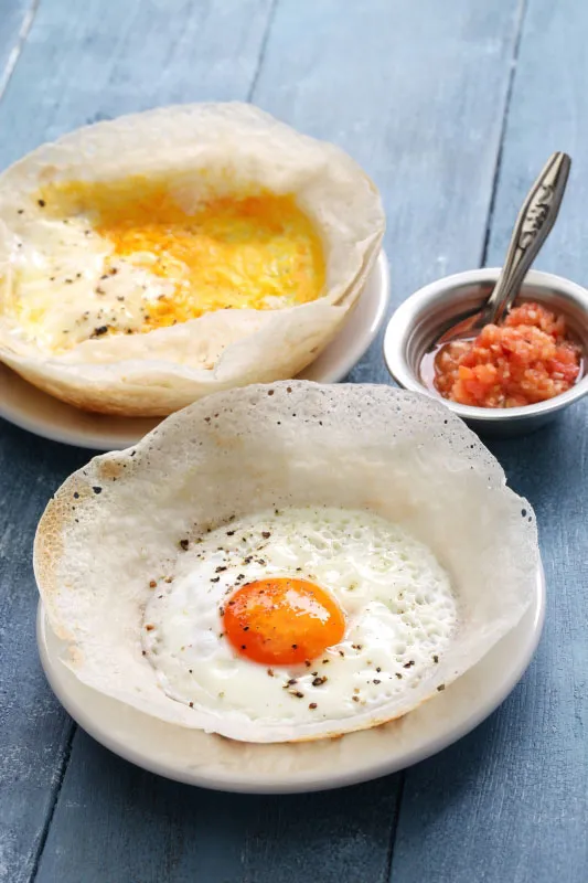 Egg hopper, Ã base de farine de riz, de lait de coco et de vin de palme. Egg hopper, Ã base de farine de riz, de lait de coco et de vin de palme.