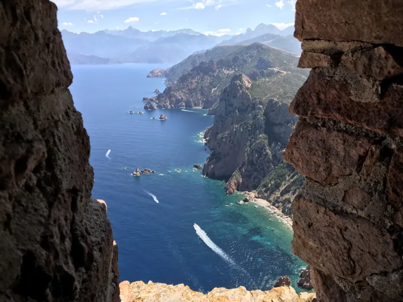 La vue depuis la tour du Capo Rosso