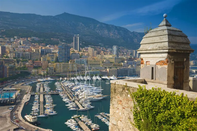 Vous nâavez pas de yacht ? La vue depuis le bateau bus est tout aussi belle 