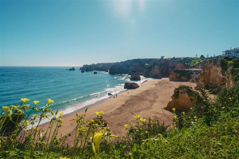 La Praia de Dona Ana est accessible Ã  pied depuis Lagos