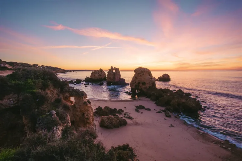 Le spectacle offert par la Praia dos Affires au petit jour vaut la peine de se lever tÃ´t